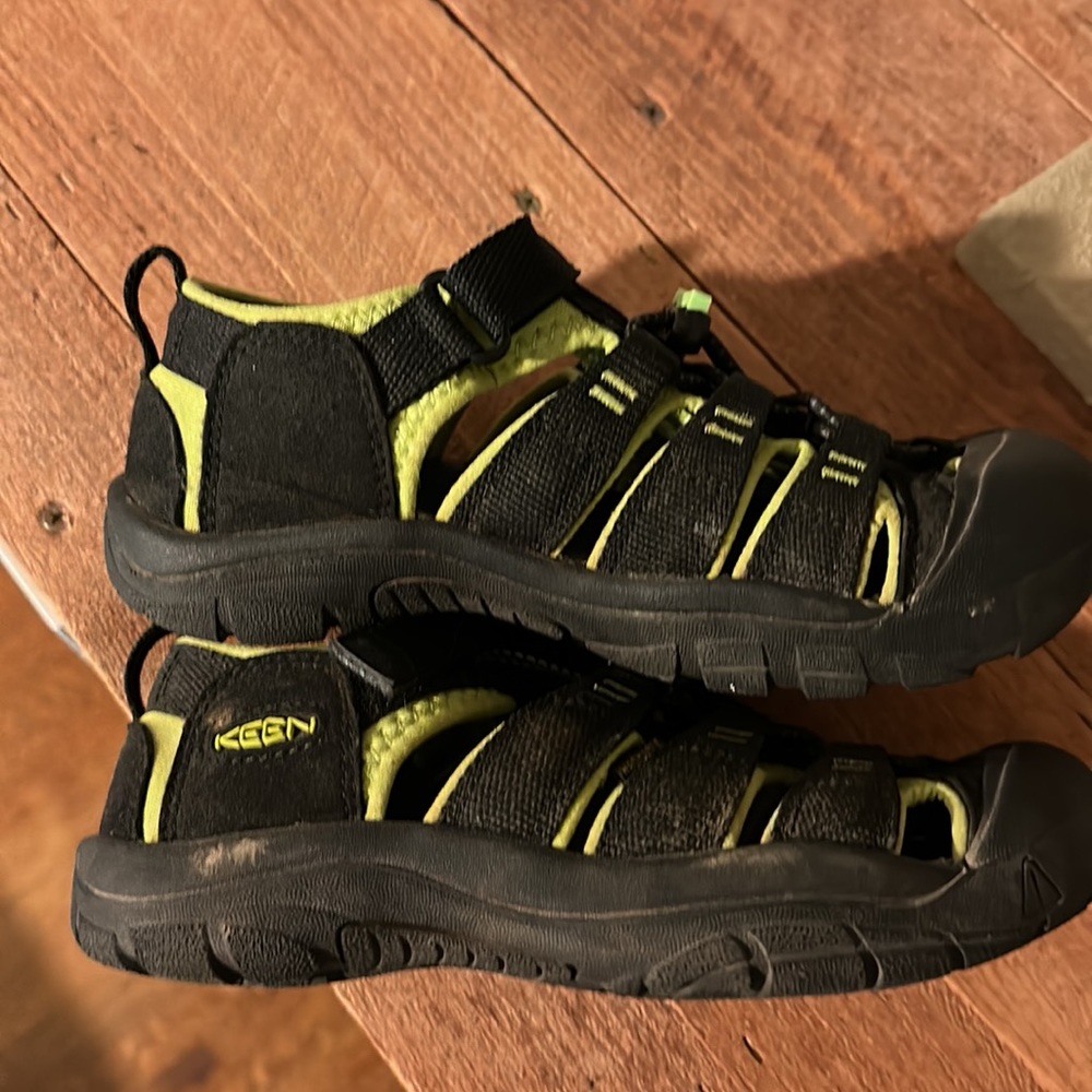 EUC Keen Newports kids size 2 (big kid)